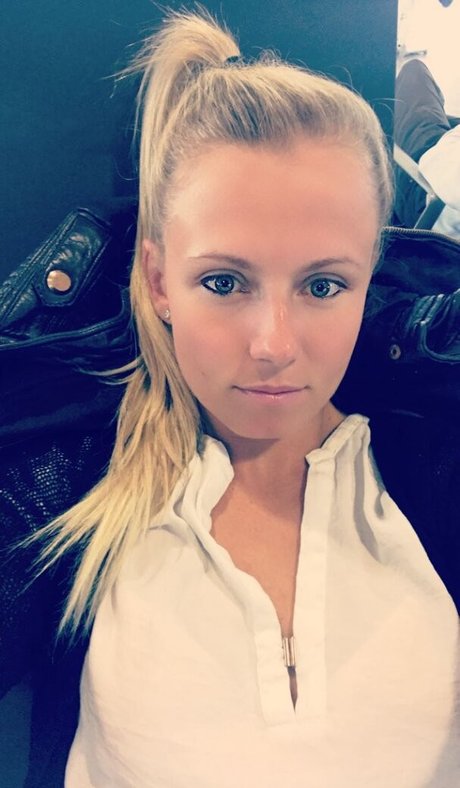 Julia Simic modèle pornographique des photos