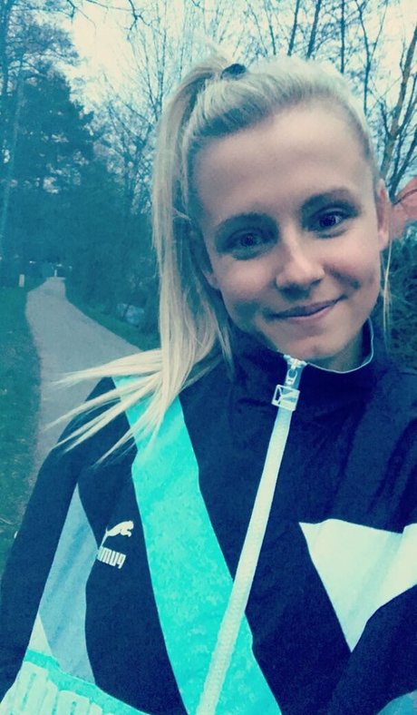 Julia Simic star du porno sympa photos