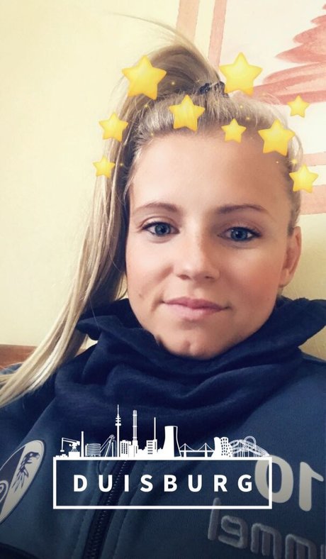 Julia Simic haut étoile image