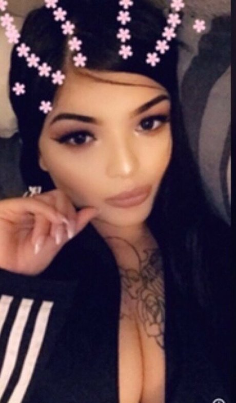 Mimi Latina Amateur art star du porno photo