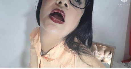 chaton courbé onlyfans sexy en haute qualité img