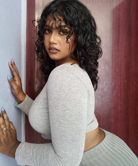 ébène sexy onlyfans xxx archive