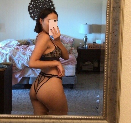 fille courbée dà côté onlyfans le sexe meilleur photos