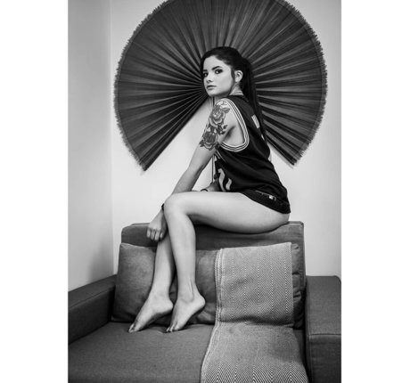 Jessie Cardim actrice artistique images