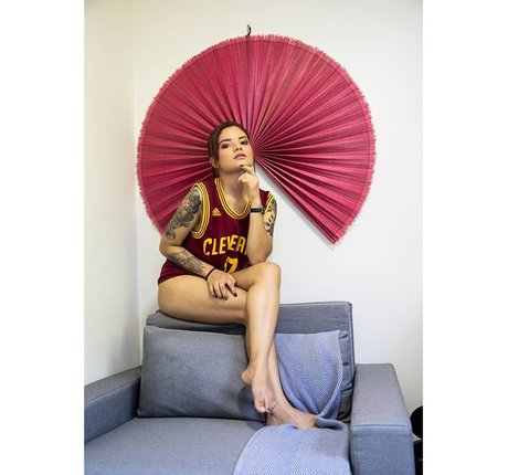 Jessie Cardim modèle érotique des photos