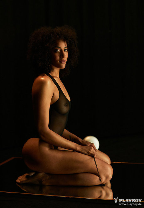 Alexandra Ndolo modèle artistique photo