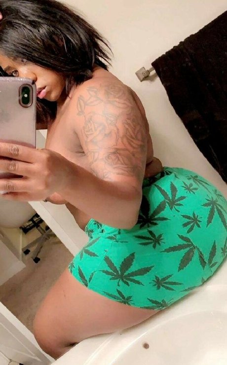 Juicy Quin modèle sympa photo