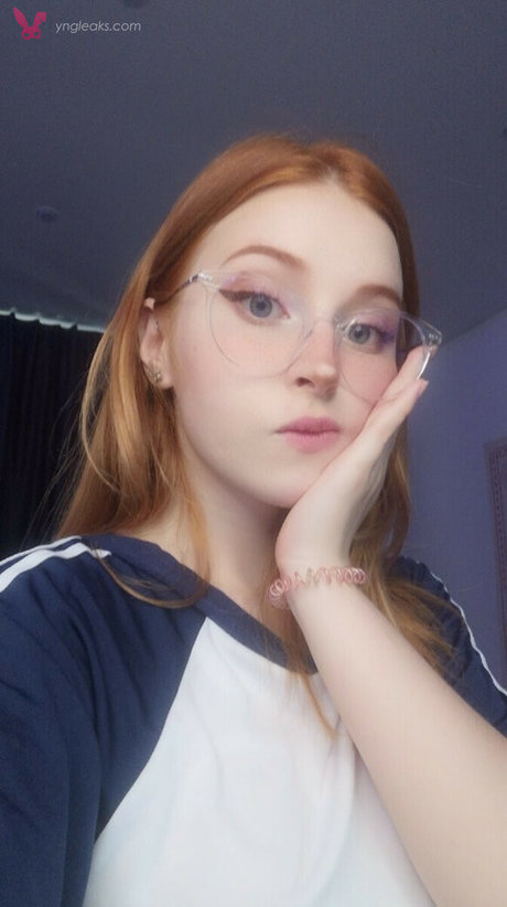 milf aux cheveux noirs onlyfans érotique en haute qualité photo