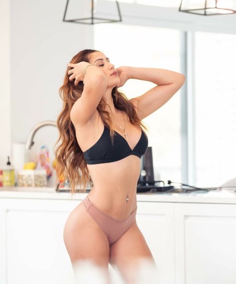 Katherine Galvez modèle xxx photo