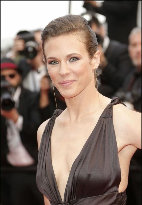 Lorie Pester modèle érotique des photos