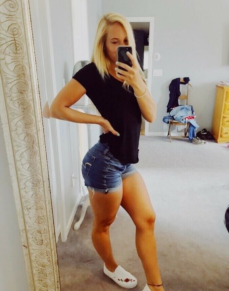 Daphney Plot étoile adulte images