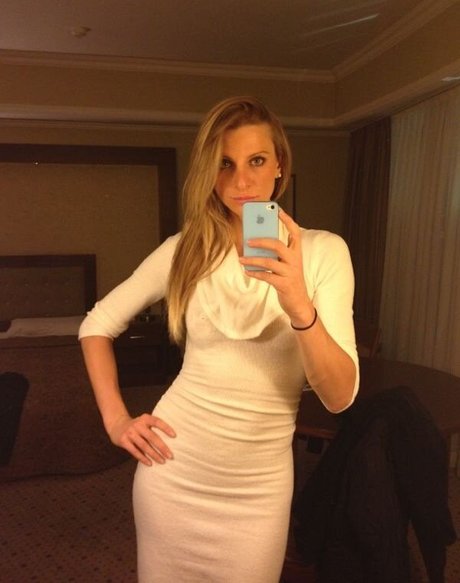 Sesil Karatantcheva modèle exclusif photo