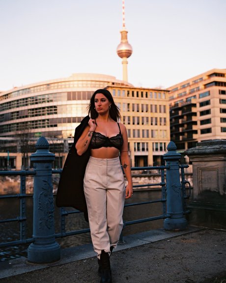 Sophieandjune mannequin image