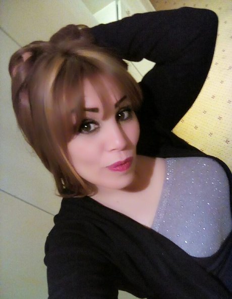 Aida Saad nus étoiles galeries