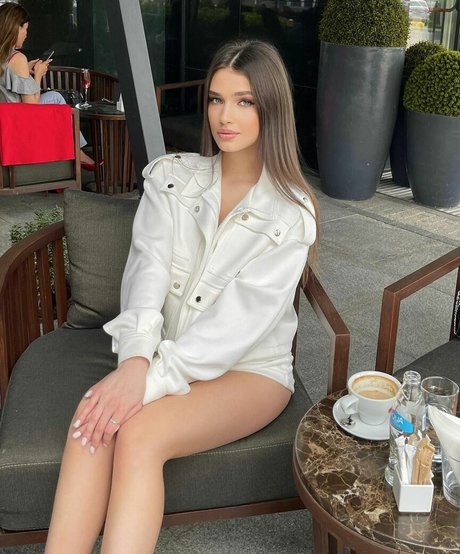Alexandra Zavrazzhnova sexe star des photos
