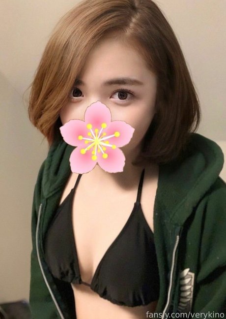 pom-pom girl asiatique onlyfans adulte en haute qualité image