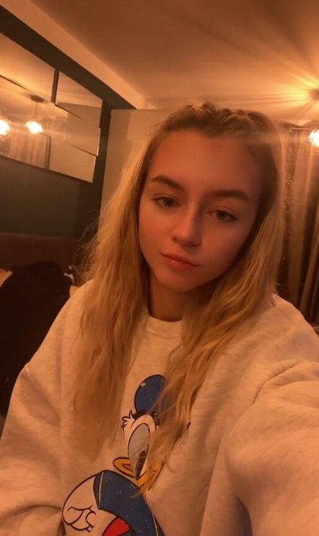 Olivia Bennett123 star du porno érotique archive