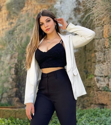 Gaelle Fares star du porno sympa archive