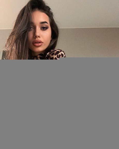 Sophia Adamova étoile érotique img