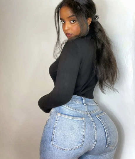 Rediet Birhane modèle érotique image