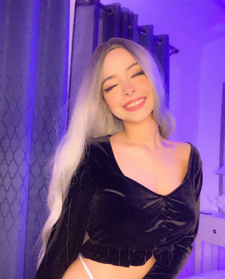 CuteEvaa18 haut modèle img