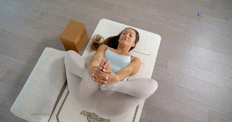 fans de gros seins asiatiques uniquement exclusivité érotique image