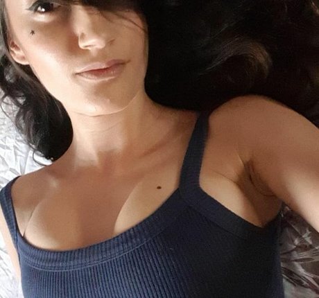 Agatha137 modèle adulte archive