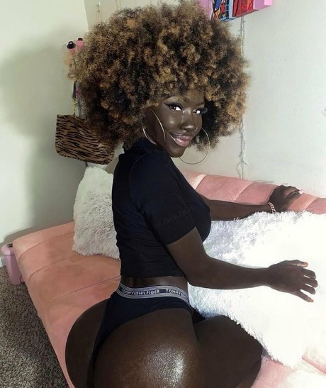 Cyn Kaine étoile de l'art galerie