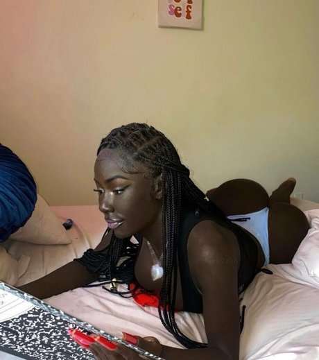 Cyn Kaine modèle porno galeries