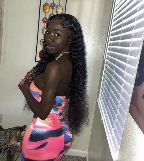 Cyn Kaine star du porno gratuite photos