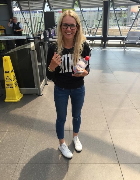 Anna Christian modèle nu galerie