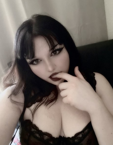 Crucifixkittie jolie actrice images