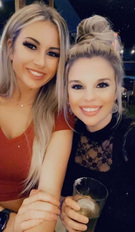 Kayla Lynne Hilton modèle exclusif images