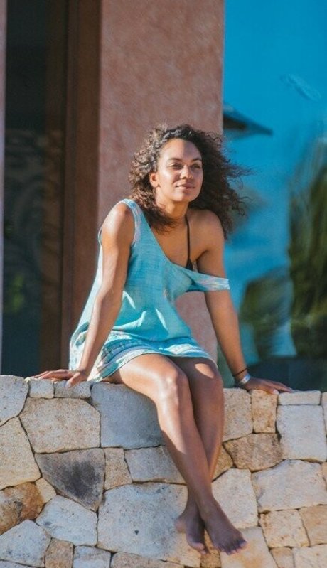 Lyndie Greenwood belle star du porno img