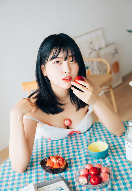 Hana Song actrice érotique img