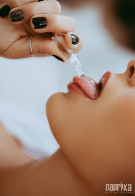 Nai Costa star du porno en haute qualité des photos