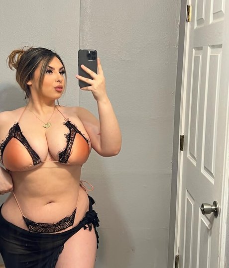 Daniela Ehimy étoile nue image