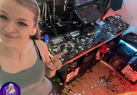 actrice onlyfans bel art images