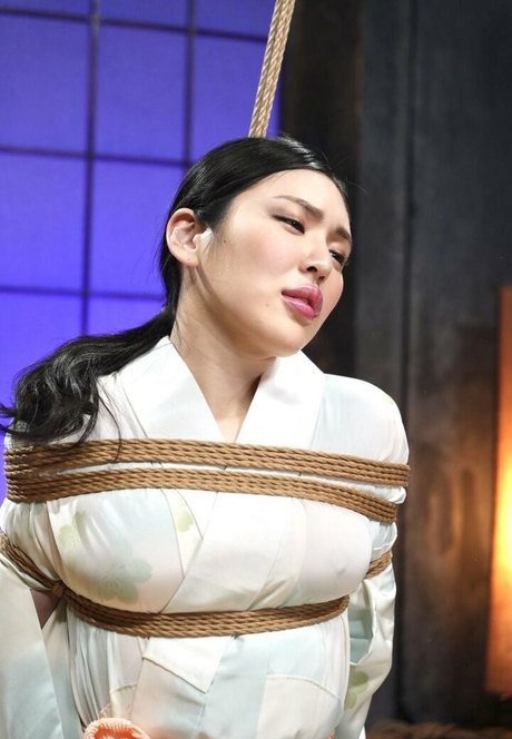 Shiomi Aya star du porno adulte des photos