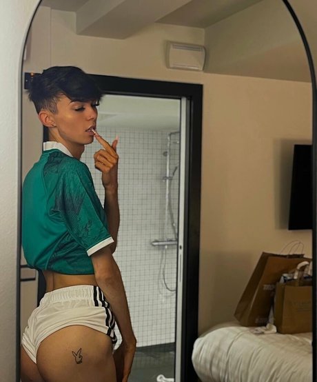 dolladills actrice érotique photo