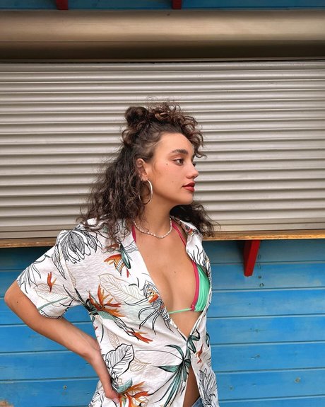 Liraz Nomdar star du porno belle photos