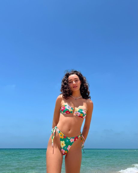 Liraz Nomdar modèle parfait des photos