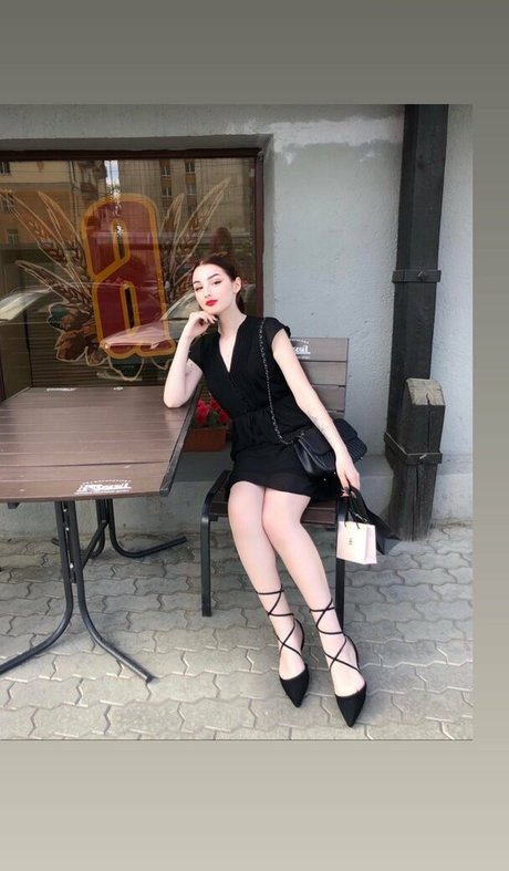 Julia Molligan art modèle galerie