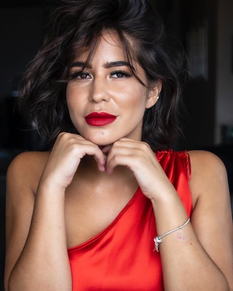 infirmière brune onlyfans nu gratuit img