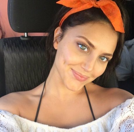 pom-pom girl asiatique onlyfans nu libre images