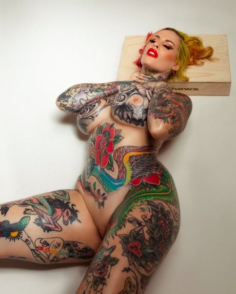 Kandyisbadass actrice pornographique photos