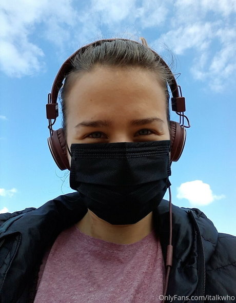 Italkwho modèle érotique img