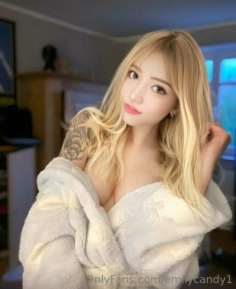 rousse aux gros seins onlyfans gratuit de haute qualité image