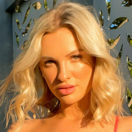 Isabelle Green nus star du porno collection