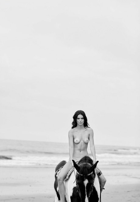 gros seins ébène onlyfans sexy érotique photo